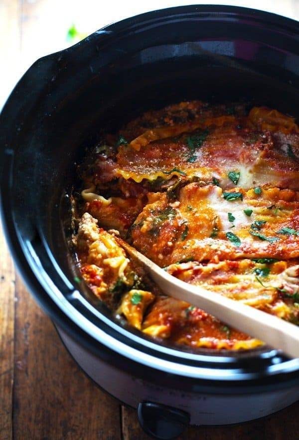 Super Easy Skinny Veggie Crockpot Lasagna - a handful of simple ingredients for a healthy family dinner. | https://power-back.today