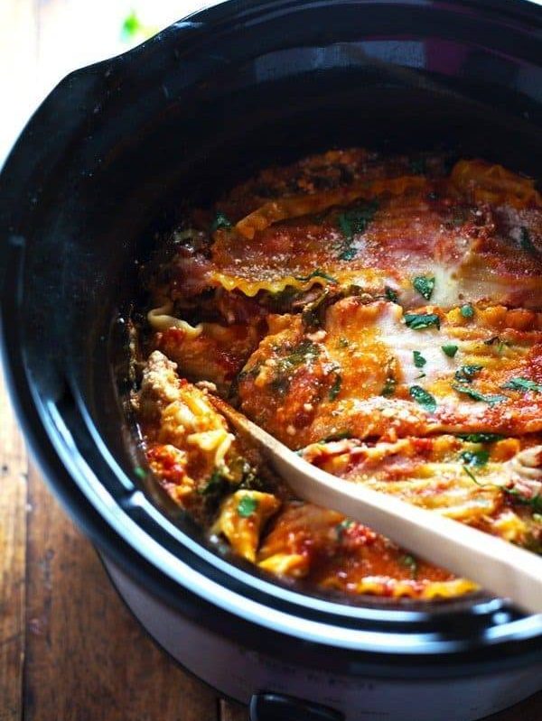 Super Easy Skinny Veggie Crockpot Lasagna - a handful of simple ingredients for a healthy family dinner. | https://power-back.today