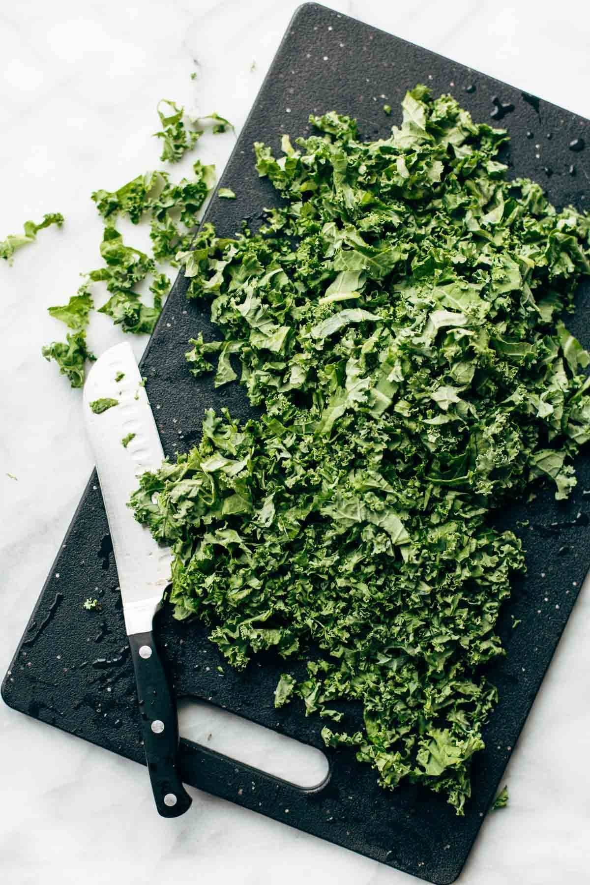 Garlic Kale and Brown Rice Salad with a zippy lemon herb dressing! This side dish recipe is so simple and it compliments almost any main dish! | pinchofyum.com Garlic Kale and Brown Rice Salad with a zippy lemon herb dressing! This side dish recipe is so simple and it compliments almost any main dish! | pinchofyum.com