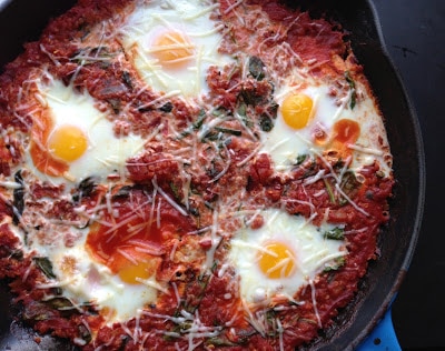 quinoa-baked-eggs-with-spinach-and-pancetta