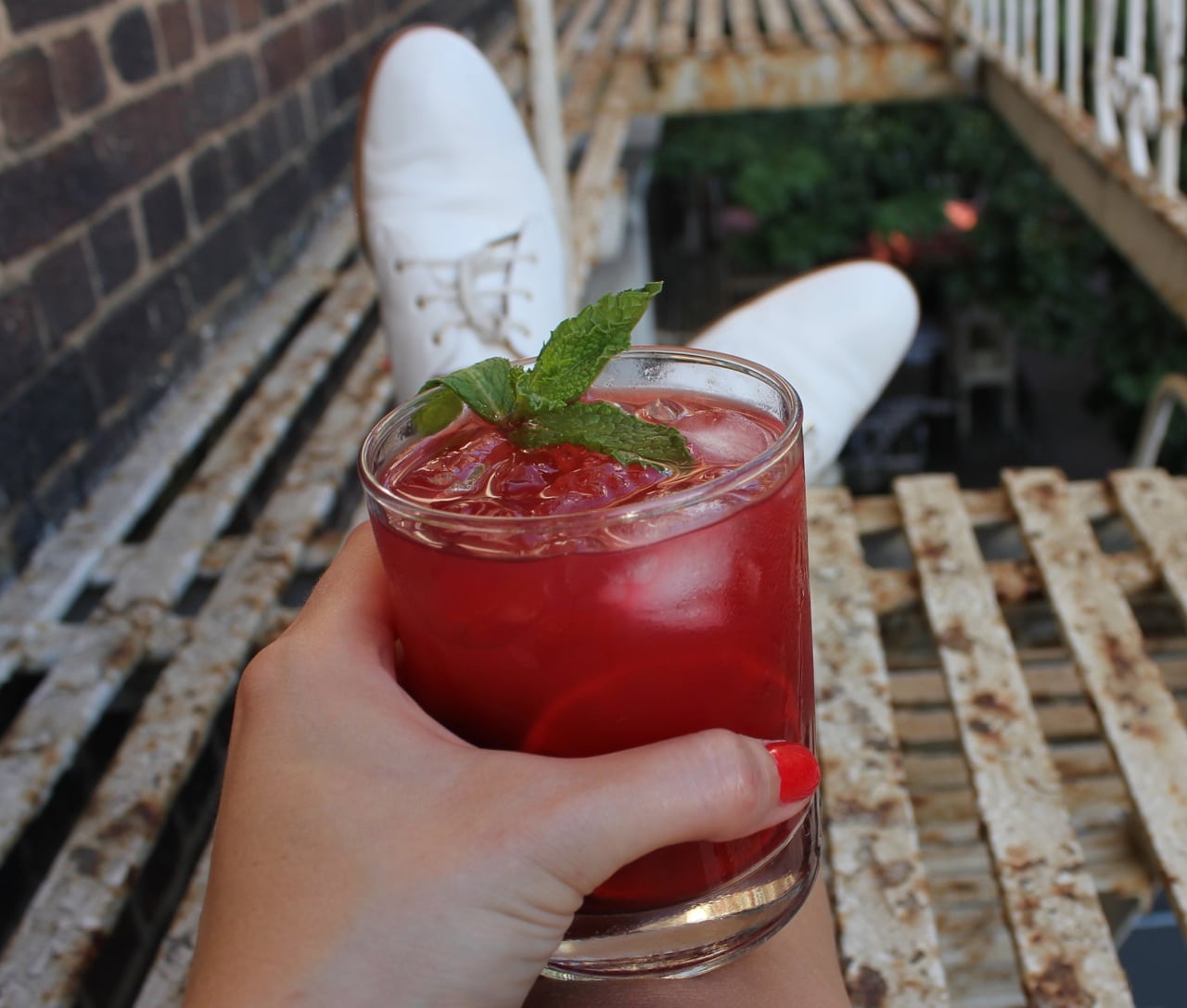 cocktails-on-the-fire-escape