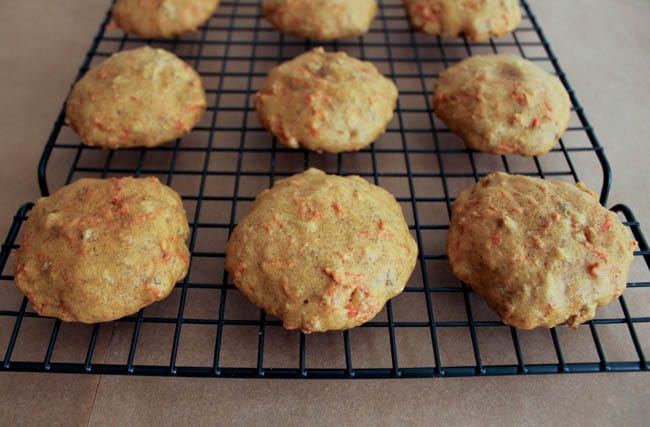 Carrot-cake-whoopie-pies-with-maple-cream-cheese-frosting-step-9