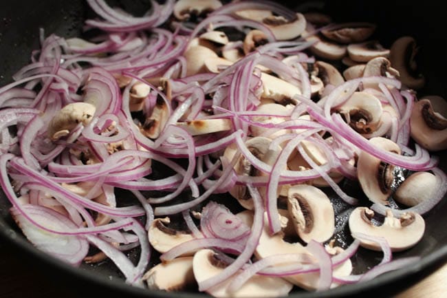 warm-spinach-salad-with-bacon-vinaigrette-and-a-fried-egg-step-4