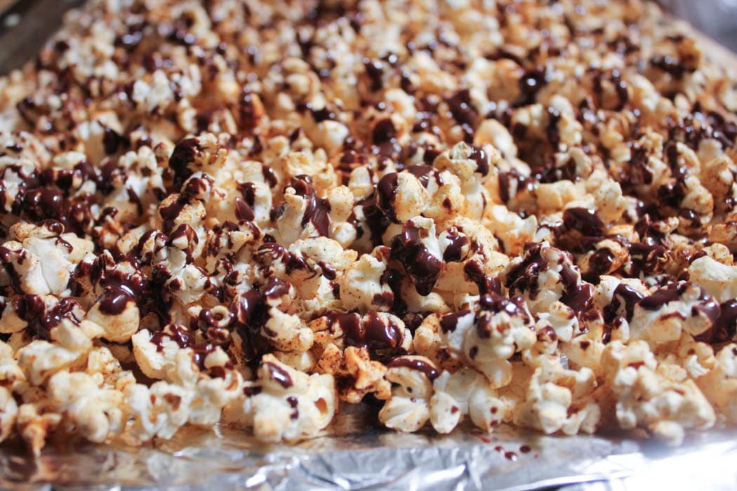 vegan-dark-chocolate-chipotle-stovetop-popcorn-step-9
