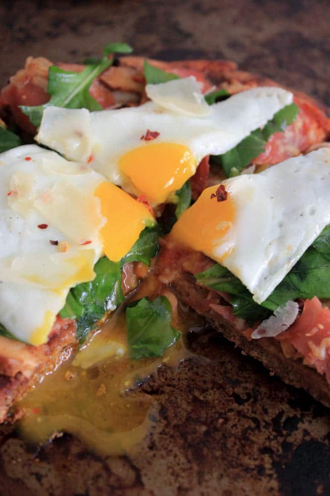 grilled-pita-pizzas-with-prosciutto-chanterelles-arugula-and-a-fried-egg-8