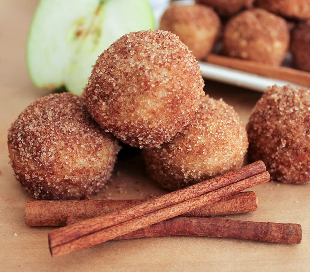 apple-cinnamon-baked-doughnut-holes-2