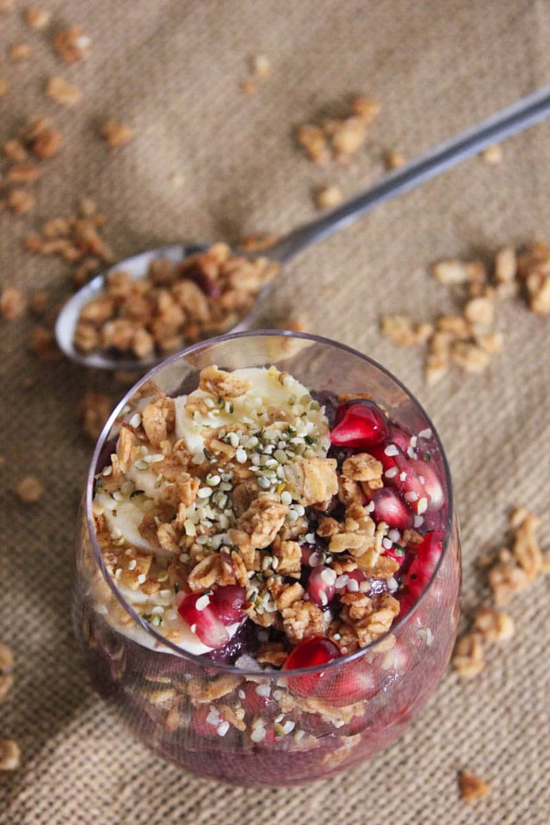 Vegan-Acai-Parfaits-with-fruit-granola-and-hemp-seeds-3