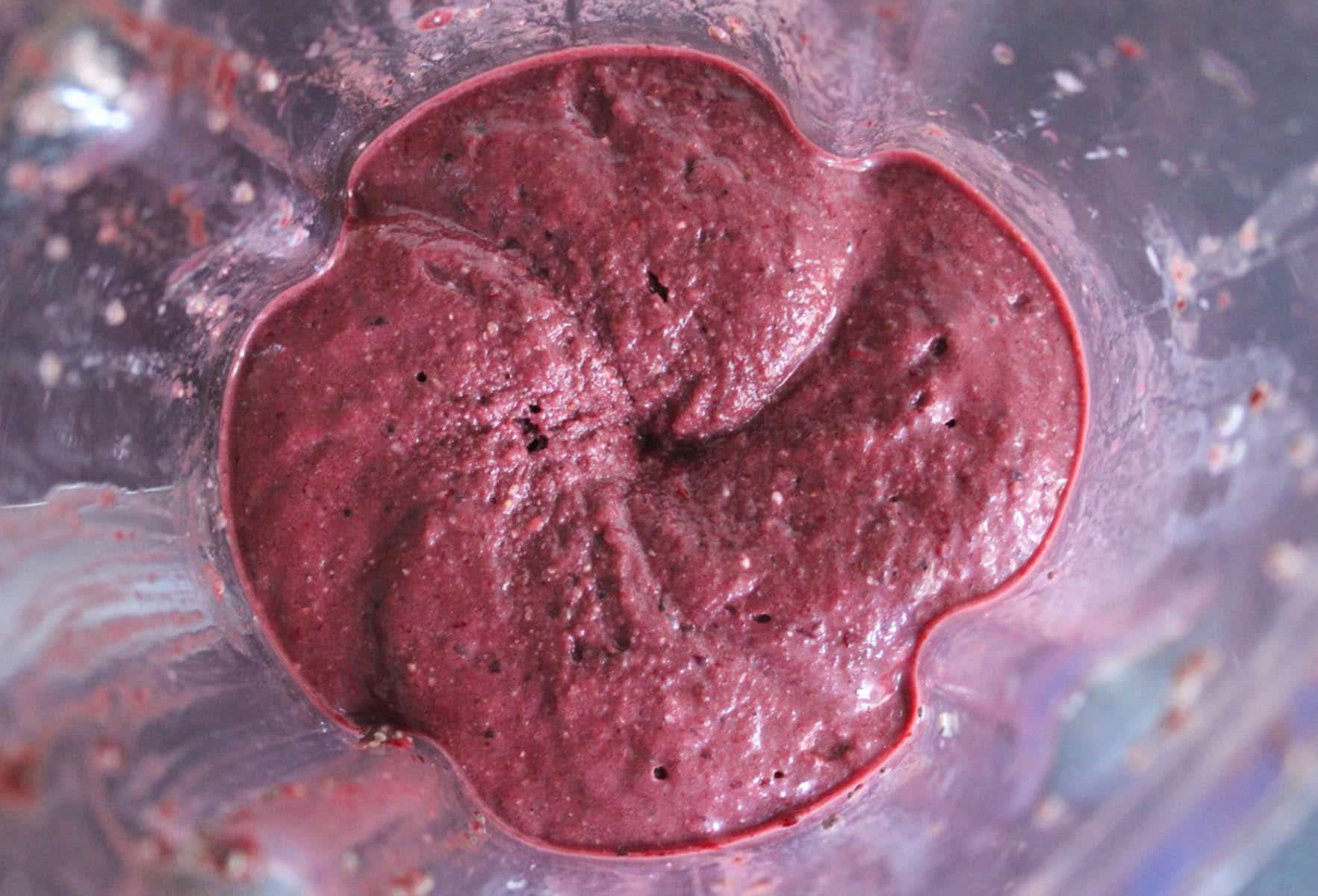 Vegan-Acai-Parfaits-with-fruit-granola-and-hemp-seeds-step-2