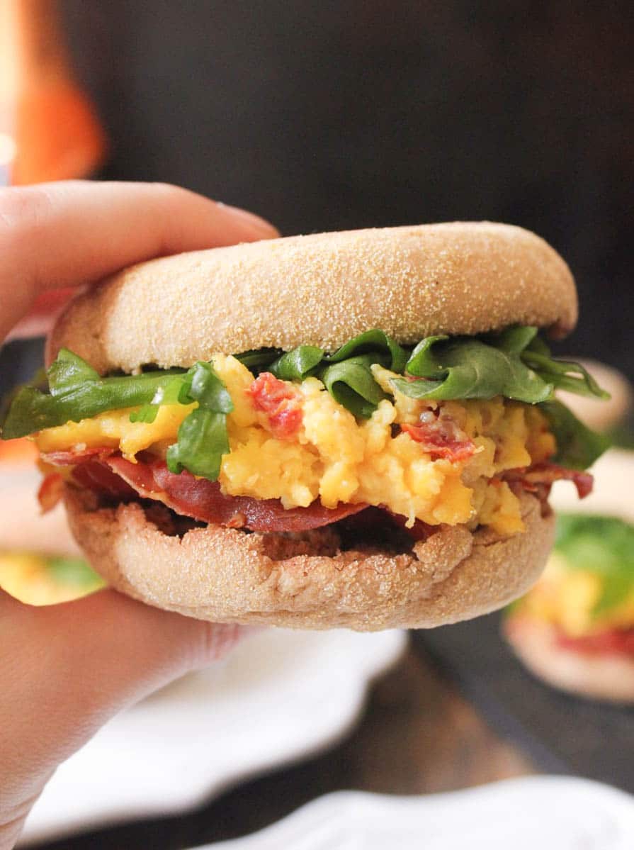 Domesticate-Me-goat-cheese-and-sun-dried-tomato-egg-sandwiches-with-crispy-prosciutto-6