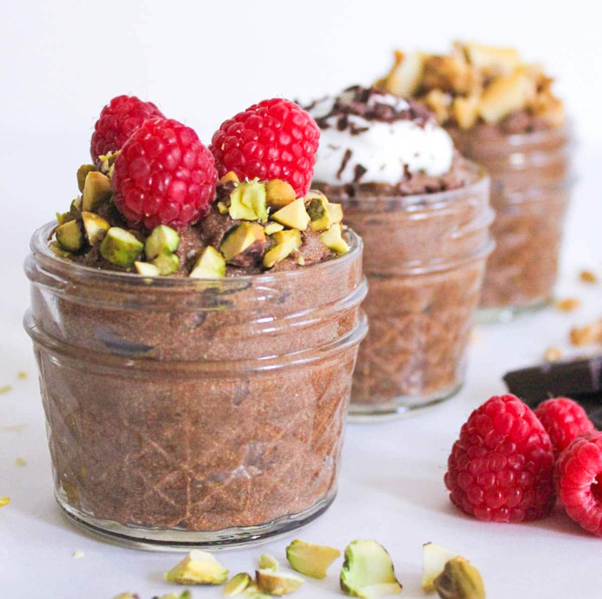Vegan-Chocolate-Avocado-Pudding-with-Chia-Seeds-10