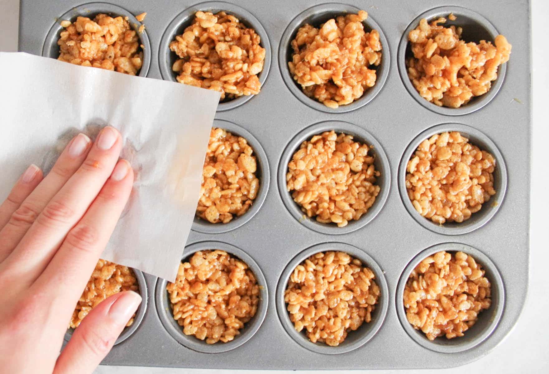 Pumpkin-Spice-Rice-Krispie-Treat-Bites-step-4